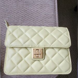 EUC! ISSAC MIZRAHI QUILTED LEATHER CROSSBODY PURSE IN A BEAUTIFUL BUTTER YELLOW!